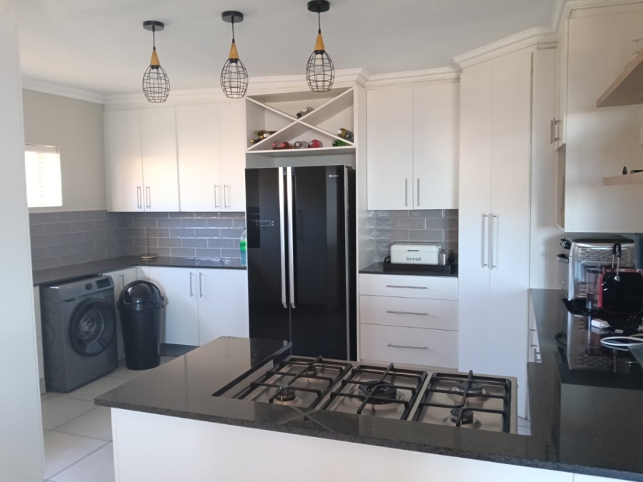 3 Bedroom Property for Sale in Wavecrest Eastern Cape